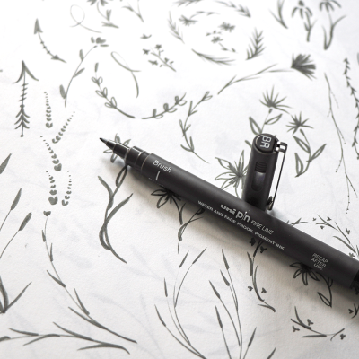 12 штук - Линер Uni Pin BR-200 Fine Line brush, Тёмно-серая кисть