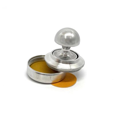 "ВЕГА 30КП" Металлическая оснастка для печати с кнопкой и встроенной штемпельной подушкой (диаметр печати 30 мм.)