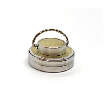 "ЛЕОН 42-Магнит / КОЖА Галактика" Металлическая магнитная оснастка для печати с встроенной штемпельной подушкой (диаметр печати 42 мм.)